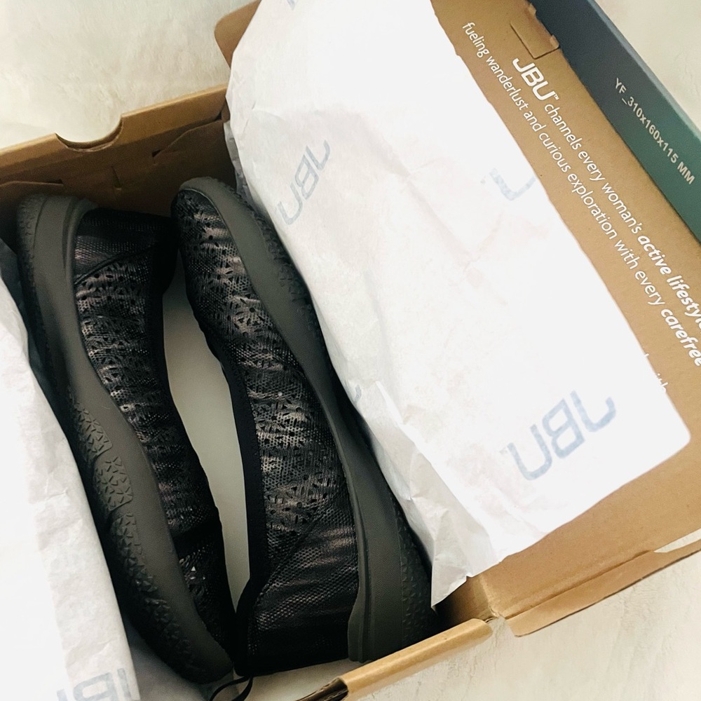 NIB JBU Black and Silver Slip-On Flats - Picture 8 of 14